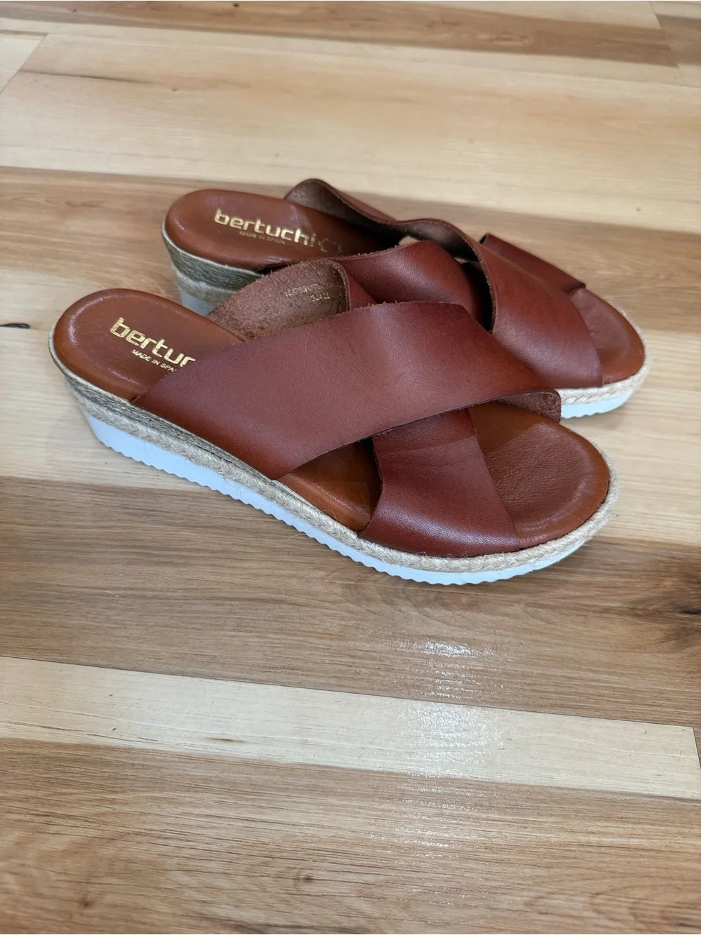 Bertuchi tan leather